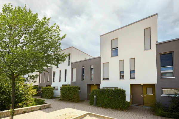 Moderne Appartementengebouwen Een Groene Woonwijk Stad — Stockfoto