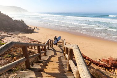 Praia do Amado, Plaj ve Sörfçü 'ye bakın. Sagres ve Lagos yakınlarında, Costa Vicentina Algarve Portugal.
