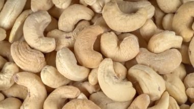 Dönen arka planda birçok kaju fıstığı - döngü videosu