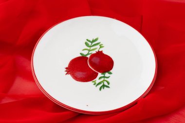 Masada resimli nar meyvesi.