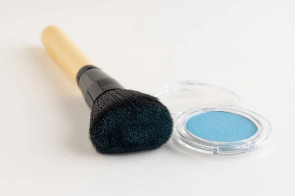 Make Pinsel Mit Blauen Lidschatten — Stockfoto