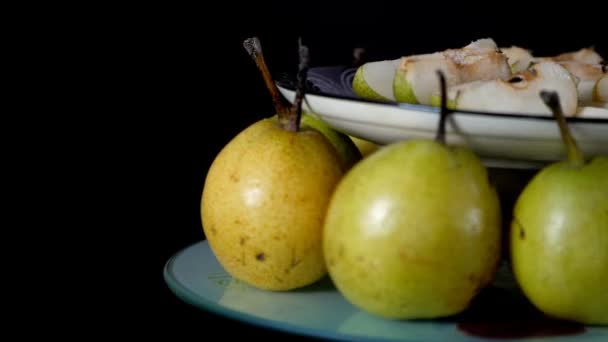 Whole Green Yellow Pear Fruit Naak Rotating Beautifully Turntable Plate — Stock Video