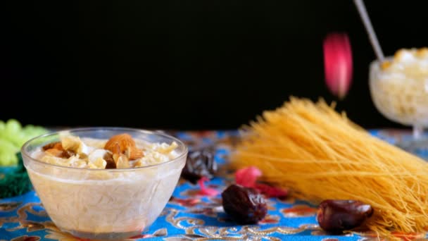 Eid Feast Zoet Dessert Voor Het Festival Zelfgemaakte Sevai Dadels — Stockvideo