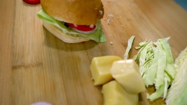 Delicious Vegetarian Burger Prepared Home Junk Food Morning Breakfast Closeup — Stock Video