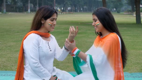 Attractive Lady Wearing Tricolor Bangles Occasion Republic Day Two Females — Stockvideo