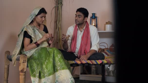 กชนบทว ยกลางคนสน บการด มชาในขณะท งบน Chaarpai สมรสน งอย วยก นในขณะท — วีดีโอสต็อก