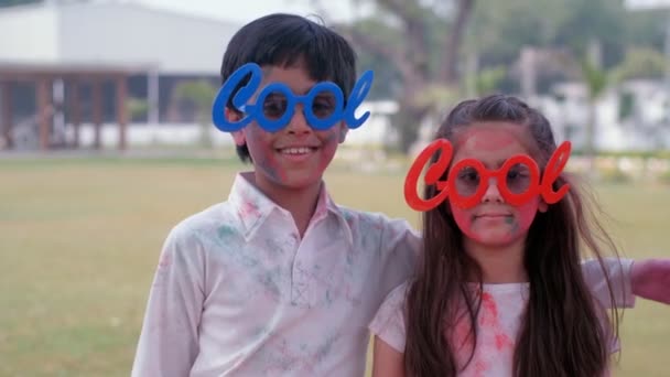 Young School Aged Kids Wearing Stylish Sunglasses Wish Everyone Happy — Stock Video