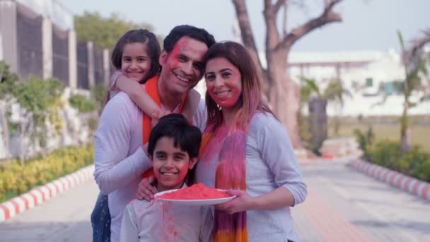 Beautiful Woman Her Husband Kids Holi Posing Camera Holi Celebrations — Stock Video