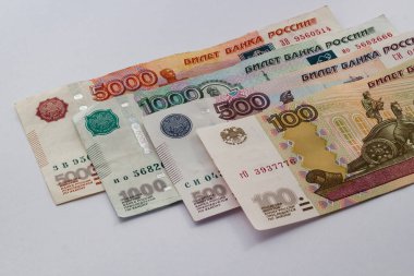 Rusya Bankası tarafından çıkarılan Rus rublesi banknotları. Rusya 'nın mali sistemi ve ekonomisi. Dünya parasal sistemi.
