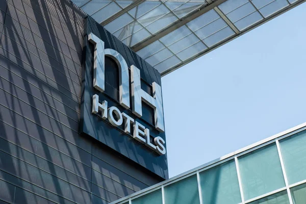 Bergamo, İtalya - 04.29.2022 Milan Bergamo Havaalanı 'nın yanındaki NH Orio al Serio Oteli. NH Oteller Grubu.