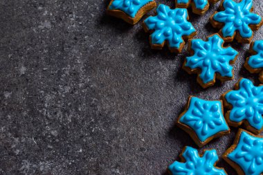 Noel kurabiyeleri pişirmek çıplak tatil için yakın çekim tatlılar için fotokopi alanı.