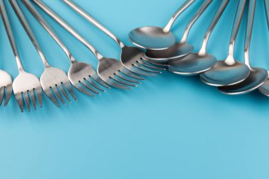 çatal, bıçak, kaşık, çatal bıçak.. 