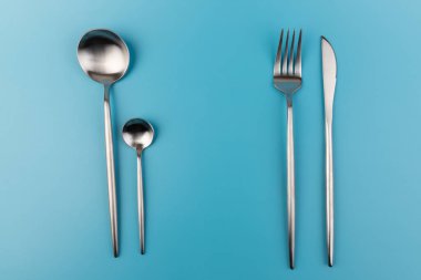 çatal, bıçak, kaşık, çatal bıçak.. 