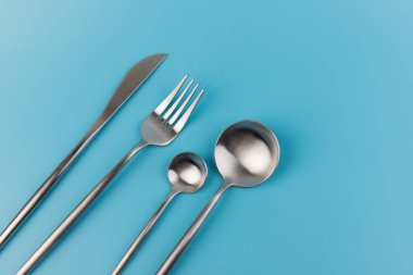 çatal, bıçak, kaşık, çatal bıçak.. 