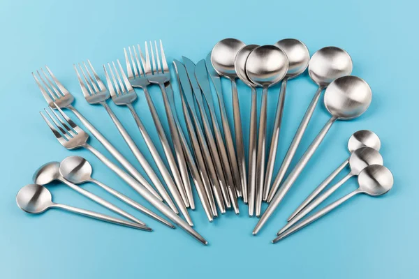 çatal, bıçak, kaşık, çatal bıçak.. 