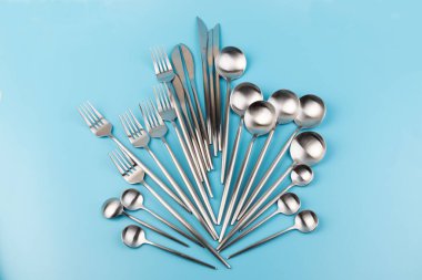 çatal, bıçak, kaşık, çatal bıçak.. 