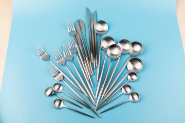 çatal, bıçak, kaşık, çatal bıçak.. 