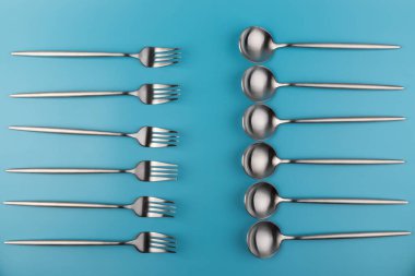 çatal, bıçak, kaşık, çatal bıçak.. 