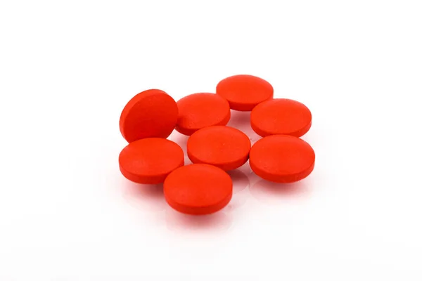 Κόκκινα Χάπια Απομονώνονται Λευκό Φόντο Έννοια Ιατρικής — Φωτογραφία Αρχείου