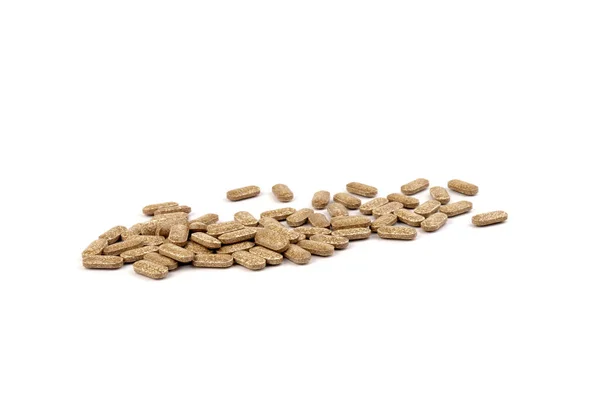 医疗草药片 营养补充剂 白色背景的棕色维生素丸 — 图库照片