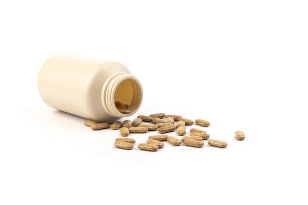 Lékařské Bylinkové Tablety Nutriční Doplňky Hnědé Vitamínové Pilulky Bílém Pozadí — Stock fotografie