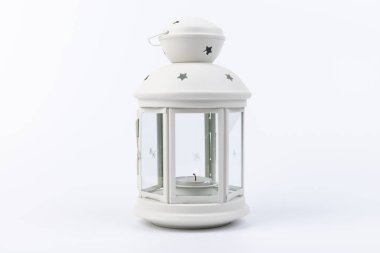 Noel lambası. Eski tarzda beyaz dekoratif fener.. 