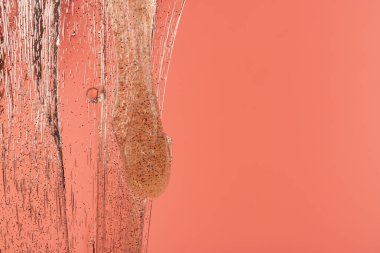 Pembe arka planda parlak balçık. Şeffaf oyuncak. Pembe kız renkleriyle parıltılı desen.