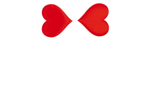 Ζευγάρι Κόκκινων Μεταξένιων Καρδιών Ένα Σύμβολο Αγάπης Χειροποίητο Έννοια Της — Φωτογραφία Αρχείου