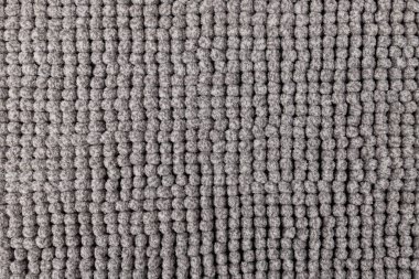 Gri kadife yumuşak banyo paspası dokusu. Banyo aksesuarları. Kapat..