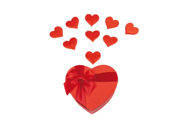 红色心形礼品盒 白色背景上有红丝带 情人节快乐 周年纪念日 — 图库照片