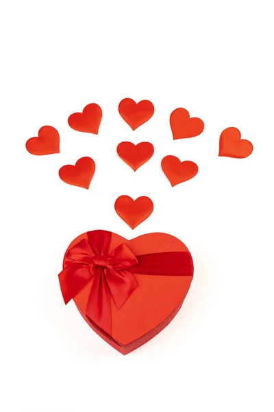 Rode Hartvormige Geschenkdoos Met Een Rood Lint Witte Achtergrond Fijne — Stockfoto