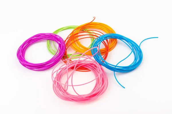 Farbiges Kunststoff Filament Zum Drucken Auf Einem Drucker Auf Weißem — Stockfoto