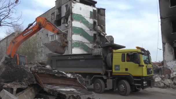 Zniszczone domy po rakietach i nalotach. Wojna na Ukrainie 2022 — Wideo stockowe