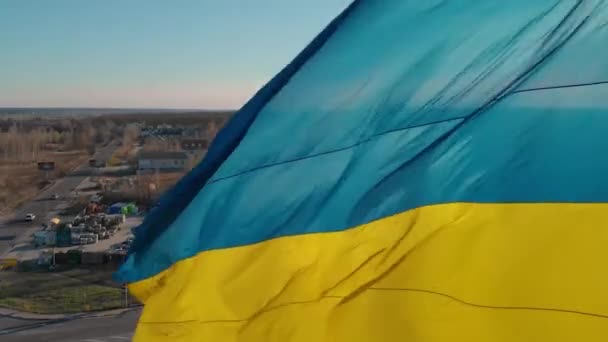Ukraińska flaga macha, zbliżenie — Wideo stockowe