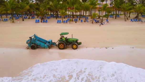 Punta Cana Dominican Republic May 2021 Morning Beach Scenery Tractor — Stock video