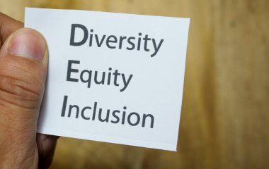 Siyah çizgi arkaplan kağıdındaki kelimeler. İş, tabelalar ve semboller, yaşam tarzı motivasyon ve duygusal kavramlar. Boşluğu kopyala.