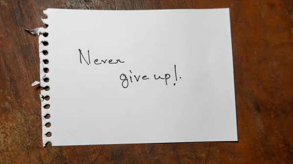 Рука Написана Мотивационное Слово Никогда Сдаваться Стиль Жизни Мотивационные Позитивные — стоковое фото