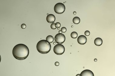 Akan şampanya köpükleri. Fizz, karbonatlı..