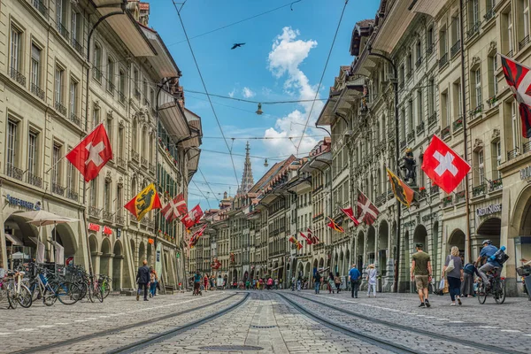 스위스 2019 스위스 역사적 사이의 트랙에서 시각으로 수있으며 깃발이 펄럭거리고 — 스톡 사진