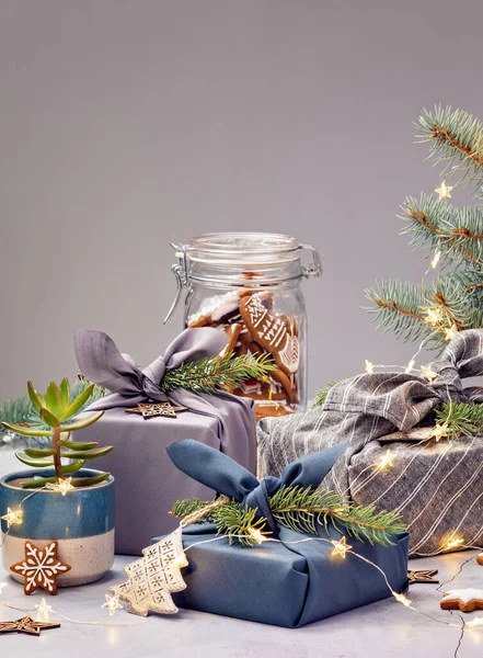 Eco Friendly Holiday Concept Furoshiki Zabalené Látkové Dárky Vánoce Bez — Stock fotografie