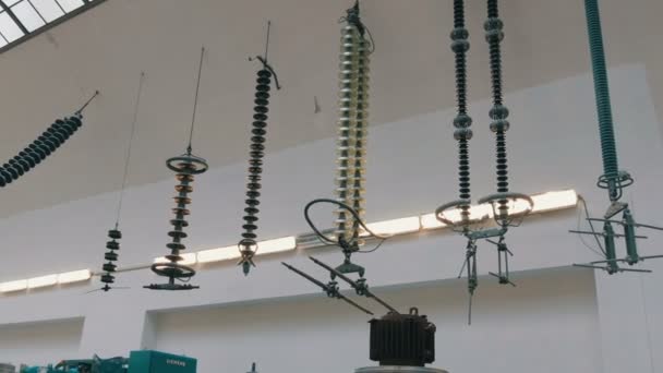ミュンヘン,ドイツ- 2019年10月24日:ドイツ博物館,世界最大の自然科学技術博物館,電気機械,電気システムと高電圧技術 — ストック動画