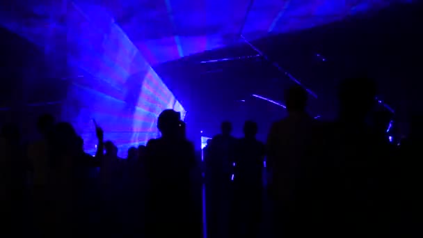 Modern Laser Light Show Projection Smoke Crowd People Watches Laser — Stock Video