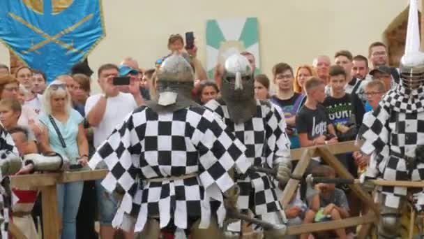 Trostyanets Ukraine August 2021 Reproduction Medieval Battle People Dressed Knightly — Stockvideo