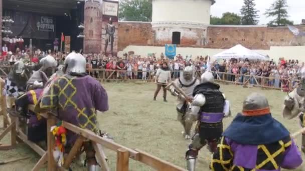 Trostyanets Oekraïne Augustus 2021 Reproductie Van Middeleeuwse Veldslag Mensen Gekleed — Stockvideo