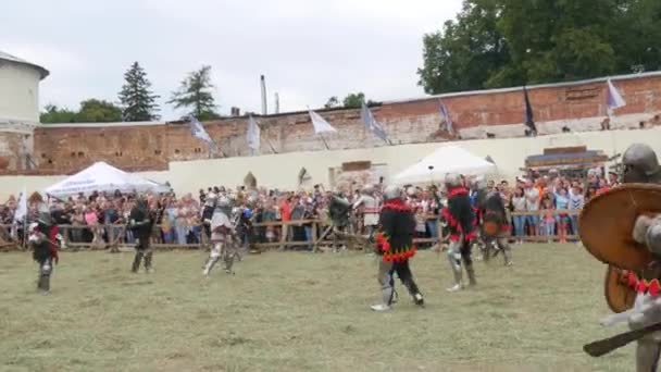 Trostyanets Oekraïne Augustus 2021 Reproductie Van Middeleeuwse Veldslag Mensen Gekleed — Stockvideo