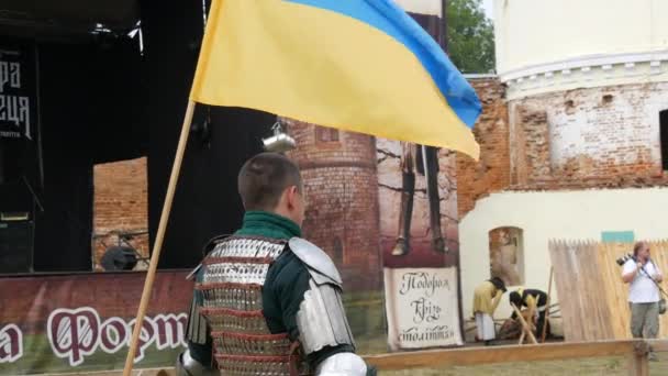 Trostyanets Ukraine August 2021 Knight Medieval Steel Armor Background Ukrainian — стоковое видео