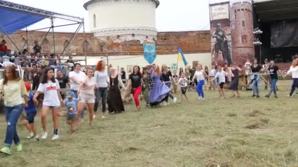 Trostyanets Ukraine August 2021 Medieval Dances People Dance Large Circle — Stock Video