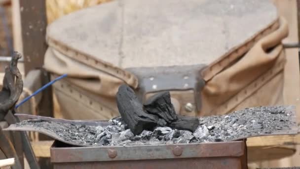 Medieval Method Forging Iron Blacksmith Forges Iron Nail Fire Blacksmith — Vídeo de Stock