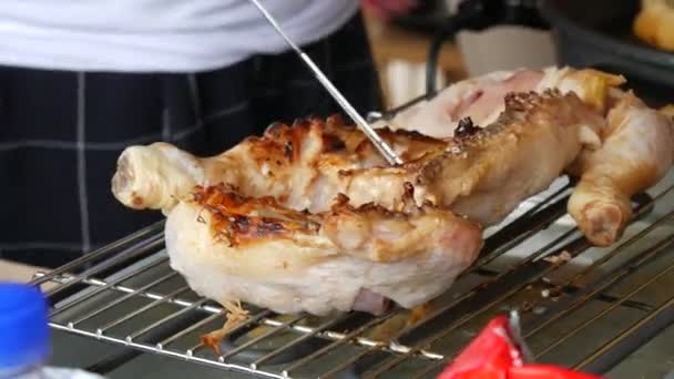 Grilled Chicken Legs Smeared Special Soy Sauce Delicious Greasy Street — Stock Video