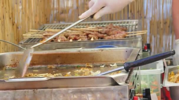 Asian Noodles Cooked Street Food Festival Close View — Vídeos de Stock